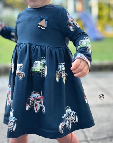 Eigenproduktion Baumwolljersey Panel Traktoren auf Nachtblau 70x165 cm