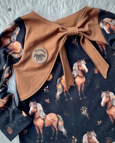 Eigenproduktion Bio Baumwolljersey Pferdetraum auf Schwarz